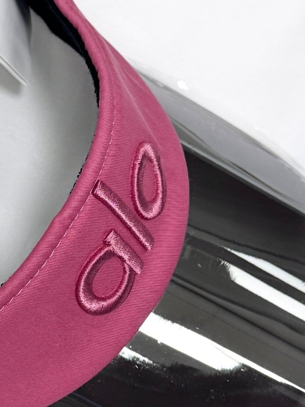 Alo Yoga Airlift Solar Visor ๐๐น Rose-colored Tennis Golf Sport NWT - Picture 2 of 5